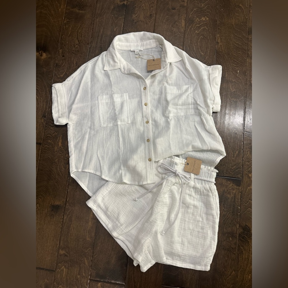 Blu Pepper White Women Shorts Set